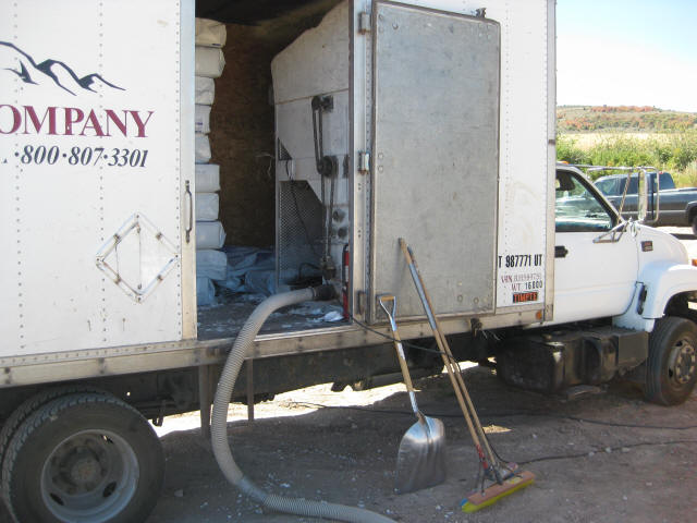 blow-in-insulation-truck